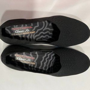 Sketchers size 9 Classic Fit Memory Foam Black shoes